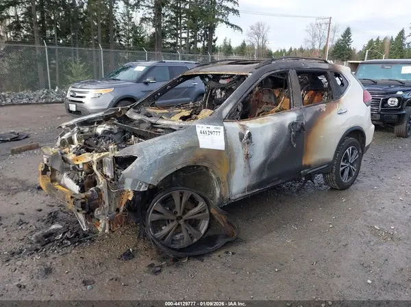 5N1AT2MV2HC870397 2017 NISSAN ROGUE - Image 2