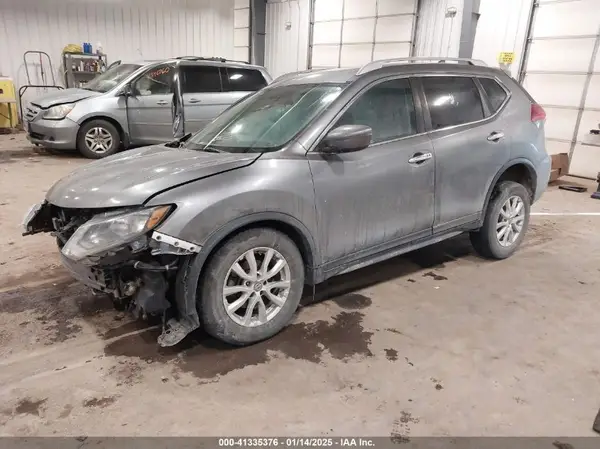 5N1AT2MV2HC890942 2017 NISSAN ROGUE - Image 2