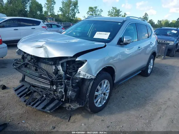5N1AT2MV2JC700272 2018 NISSAN ROGUE - Image 2