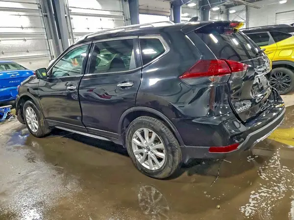 5N1AT2MV2JC705570 2018 NISSAN ROGUE - Image 2