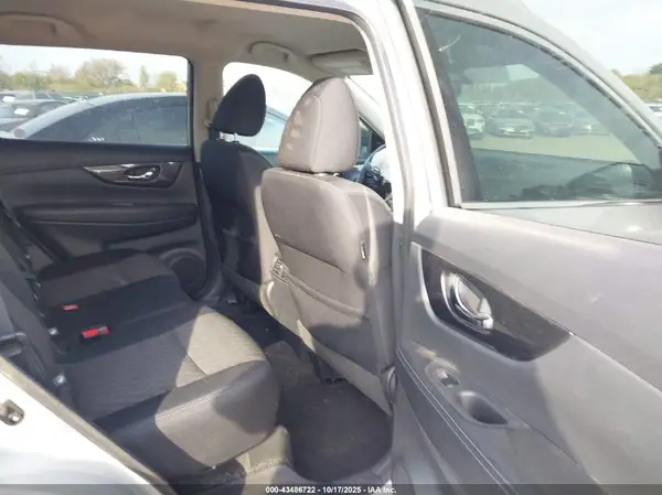 5N1AT2MV2JC708789 2018 NISSAN ROGUE - Image 8