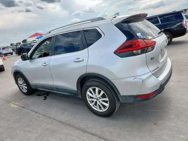 5N1AT2MV2JC709778 2018 NISSAN ROGUE - Image 2