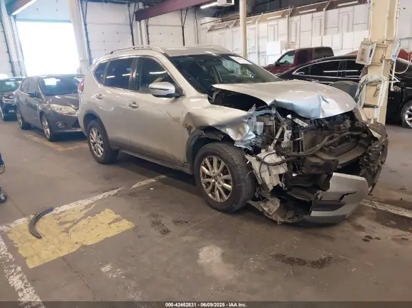 5N1AT2MV2JC711448 2018 NISSAN ROGUE - Image 1