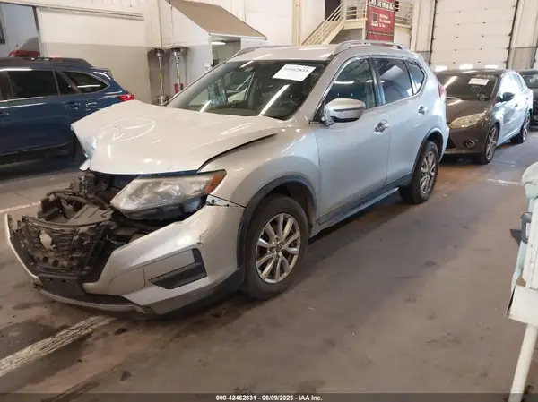 5N1AT2MV2JC711448 2018 NISSAN ROGUE - Image 2