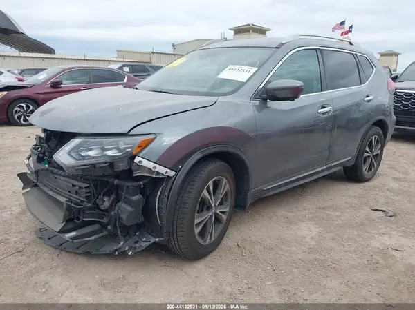 5N1AT2MV2JC713085 2018 NISSAN ROGUE - Image 2