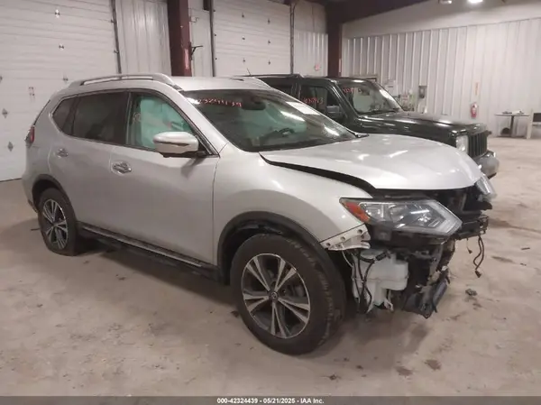 5N1AT2MV2JC731487 2018 NISSAN ROGUE - Image 1