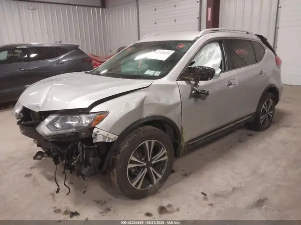 5N1AT2MV2JC731487 2018 NISSAN ROGUE - Image 2