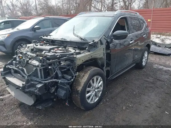 5N1AT2MV2JC734261 2018 NISSAN ROGUE - Image 2