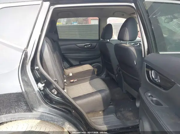 5N1AT2MV2JC734261 2018 NISSAN ROGUE - Image 8