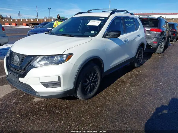 5N1AT2MV2JC748788 2018 NISSAN ROGUE - Image 2