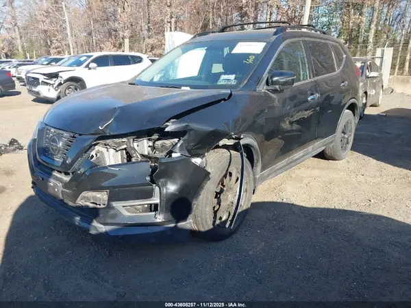 5N1AT2MV2JC756728 2018 NISSAN ROGUE - Image 2