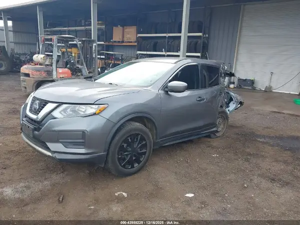 5N1AT2MV2JC757149 2018 NISSAN ROGUE - Image 2