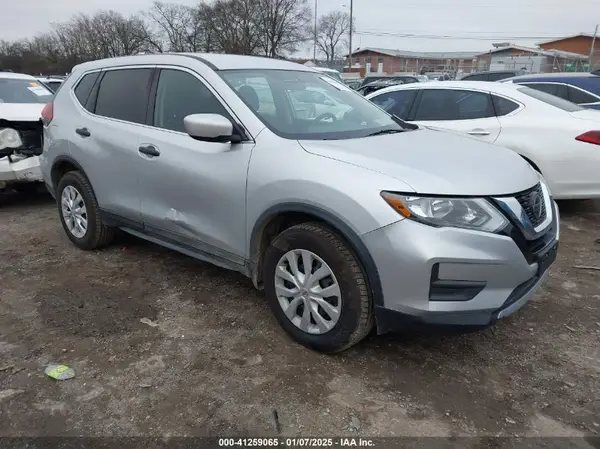 5N1AT2MV2JC757393 2018 NISSAN ROGUE - Image 1