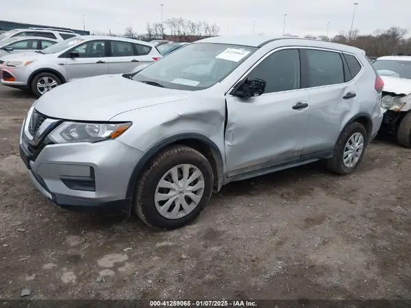 5N1AT2MV2JC757393 2018 NISSAN ROGUE - Image 2