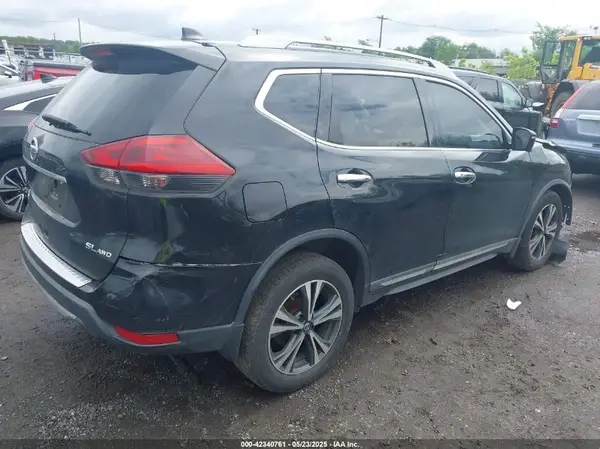 5N1AT2MV2JC760164 2018 NISSAN ROGUE - Image 2