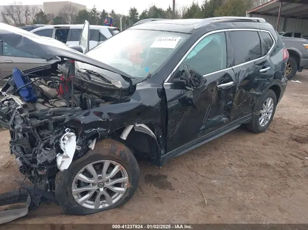 5N1AT2MV2JC769057 2018 NISSAN ROGUE - Image 2