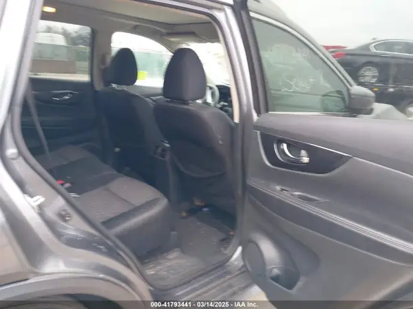 5N1AT2MV2JC769897 2018 NISSAN ROGUE - Image 8