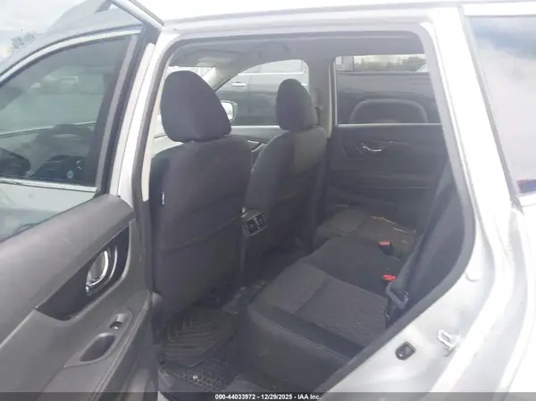 5N1AT2MV2JC770967 2018 NISSAN ROGUE - Image 8