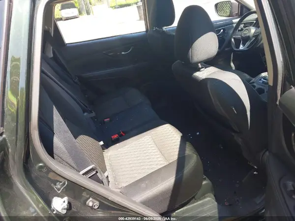 5N1AT2MV2JC774808 2018 NISSAN ROGUE - Image 8
