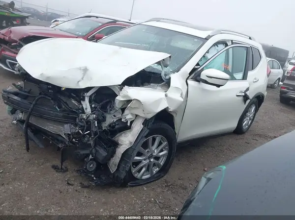 5N1AT2MV2JC776266 2018 NISSAN ROGUE - Image 2
