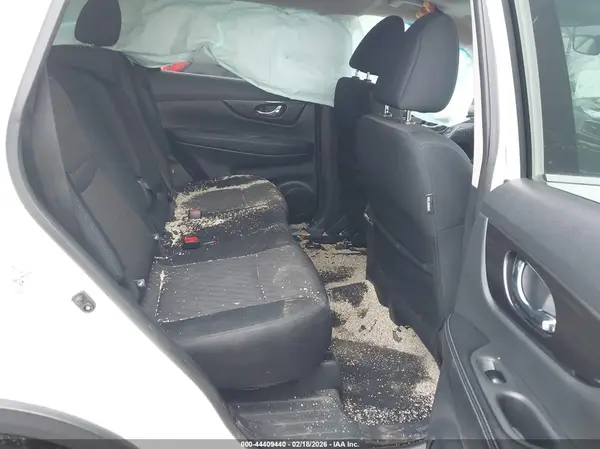 5N1AT2MV2JC776266 2018 NISSAN ROGUE - Image 8