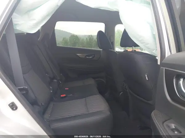 5N1AT2MV2JC778275 2018 NISSAN ROGUE - Image 8