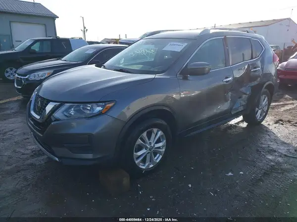5N1AT2MV2JC785307 2018 NISSAN ROGUE - Image 2