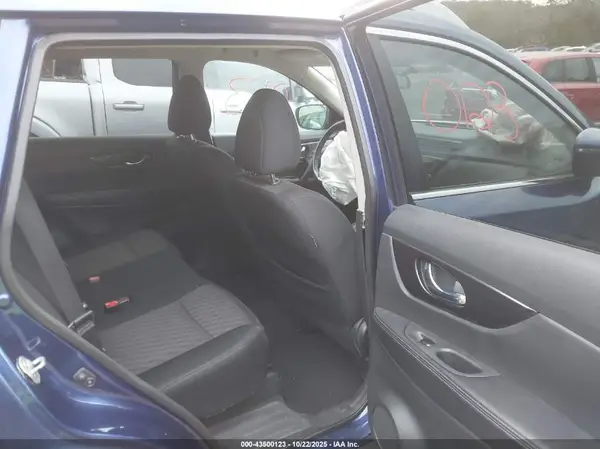 5N1AT2MV2JC787381 2018 NISSAN ROGUE - Image 8