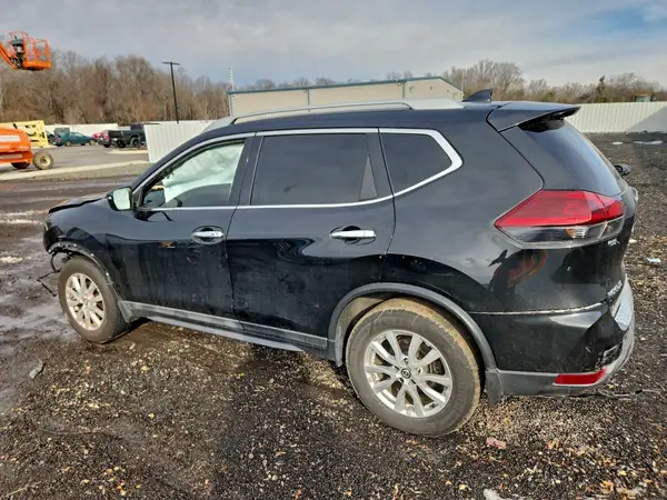 5N1AT2MV2JC787638 2018 NISSAN ROGUE - Image 2