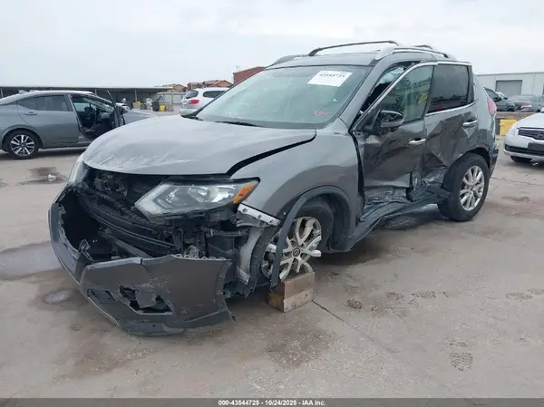 5N1AT2MV2JC788014 2018 NISSAN ROGUE - Image 2