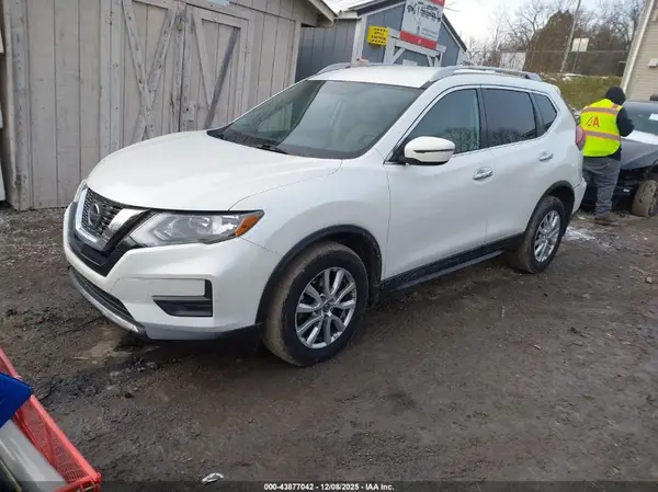 5N1AT2MV2JC792824 2018 NISSAN ROGUE - Image 2