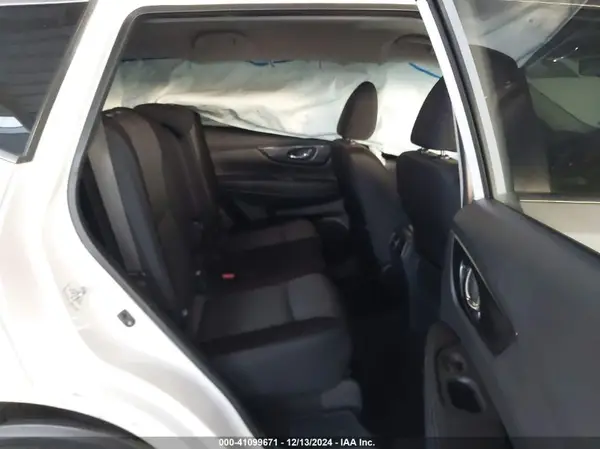 5N1AT2MV2JC796467 2018 NISSAN ROGUE - Image 8