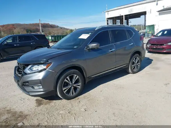 5N1AT2MV2JC800632 2018 NISSAN ROGUE - Image 2