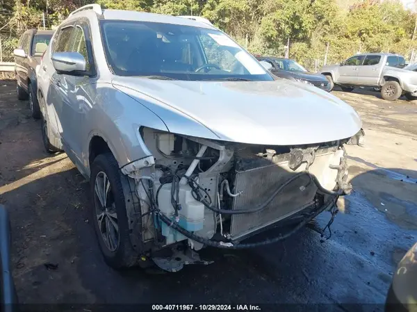 5N1AT2MV2JC801165 2018 NISSAN ROGUE - Image 1