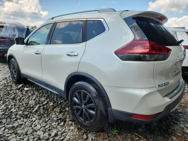 5N1AT2MV2JC801716 2018 NISSAN ROGUE - Image 2