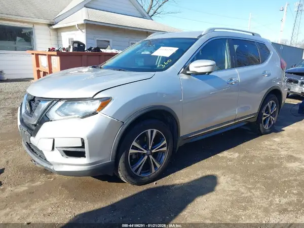 5N1AT2MV2JC802509 2018 NISSAN ROGUE - Image 2