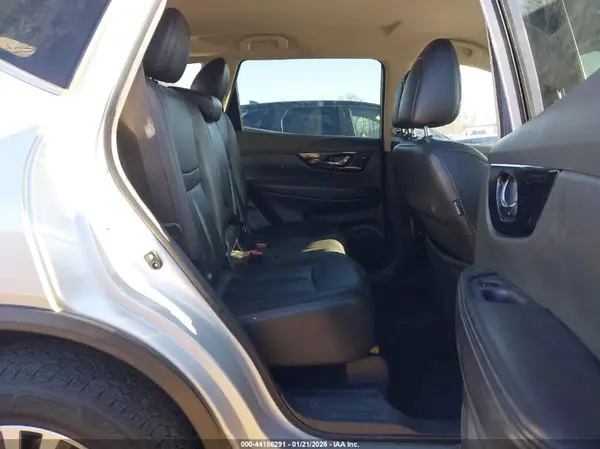5N1AT2MV2JC802509 2018 NISSAN ROGUE - Image 8