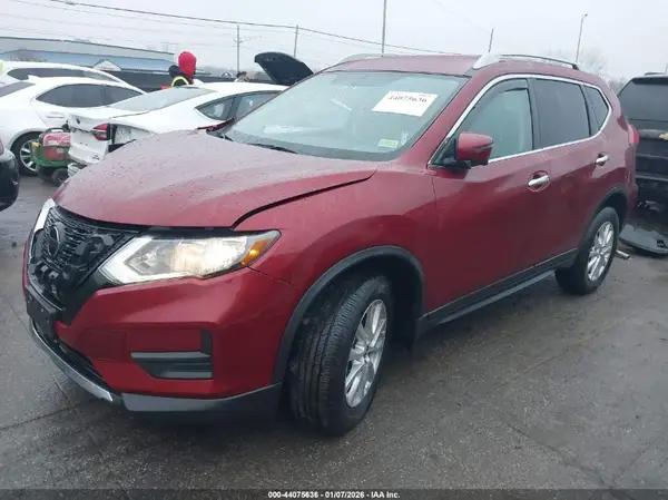 5N1AT2MV2JC805748 2018 NISSAN ROGUE - Image 2