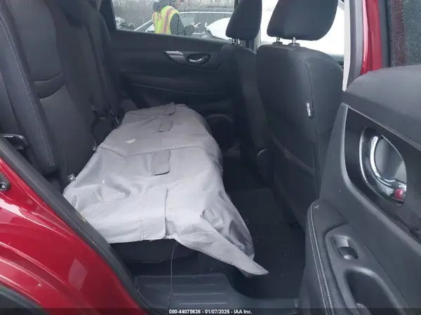 5N1AT2MV2JC805748 2018 NISSAN ROGUE - Image 8
