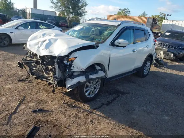 5N1AT2MV2JC817060 2018 NISSAN ROGUE - Image 2