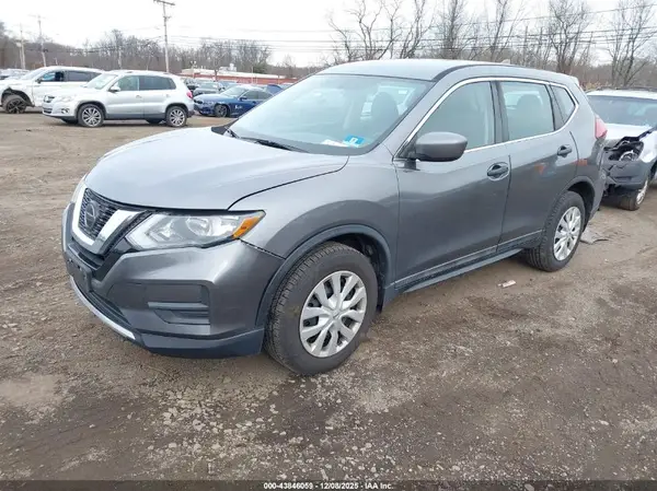 5N1AT2MV2JC820010 2018 NISSAN ROGUE - Image 2