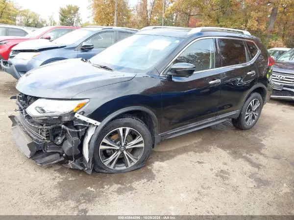 5N1AT2MV2JC822078 2018 NISSAN ROGUE - Image 2