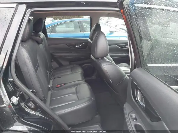 5N1AT2MV2JC822078 2018 NISSAN ROGUE - Image 8