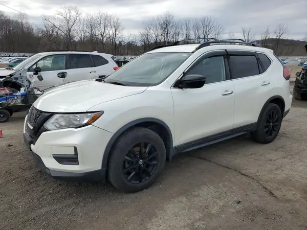 5N1AT2MV2JC828642 2018 NISSAN ROGUE - Image 1
