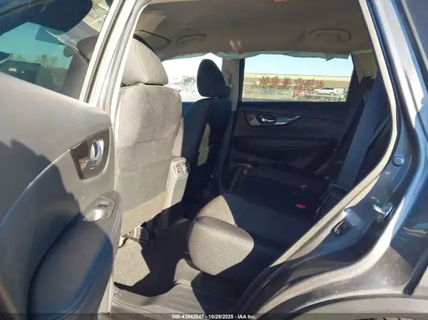 5N1AT2MV2JC831203 2018 NISSAN ROGUE - Image 8