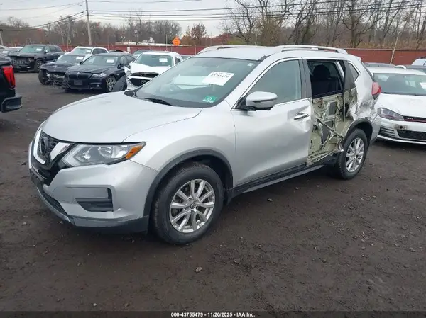 5N1AT2MV2JC833856 2018 NISSAN ROGUE - Image 2