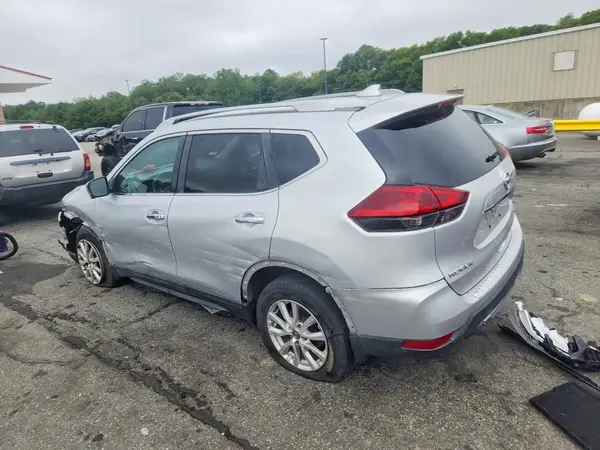 5N1AT2MV2JC837504 2018 NISSAN ROGUE - Image 2