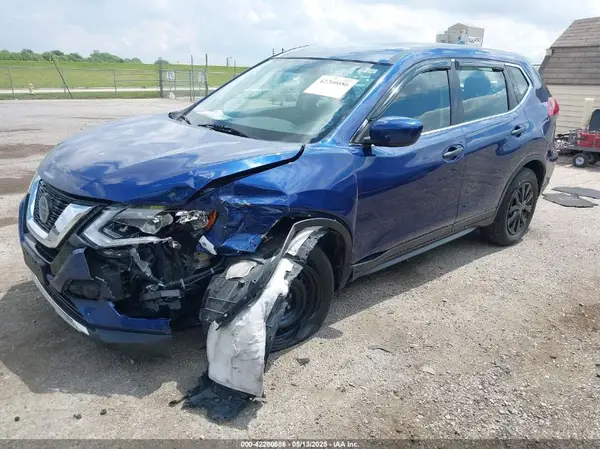 5N1AT2MV2JC839768 2018 NISSAN ROGUE - Image 2