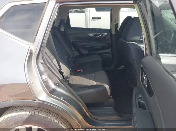 5N1AT2MV2KC720670 2019 NISSAN ROGUE - Image 8