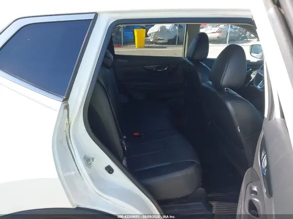 5N1AT2MV2KC726646 2019 NISSAN ROGUE - Image 8